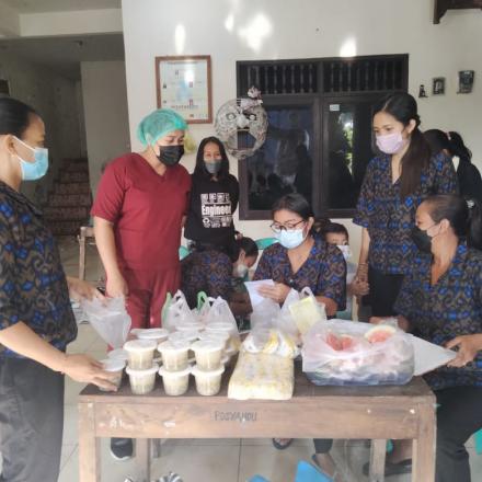 Album : Pwmberian Makanan Tambahan Balita